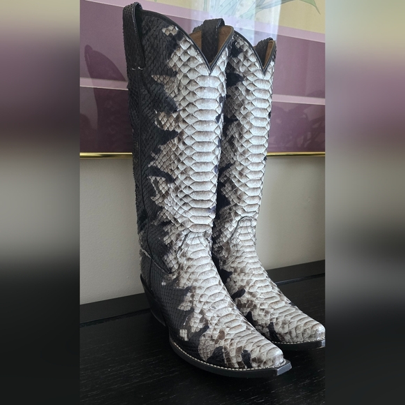 Idyllwind Black and White Heeled Snakeskin Boots - Picture 3 of 9